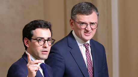 Le ministre ukrainien des Affaires étrangères Dmytro Kouleba et son homologue français Stéphane Séjourné, à Vilnius, en Lituanie, le 8 mars 2024 (photo d'illustration).