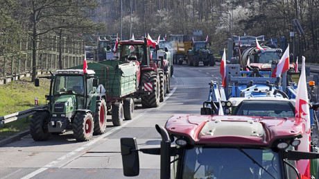 Pologne : les routes encore bloquées par les agriculteurs face aux importations ukrainiennes et aux règles de l'UE