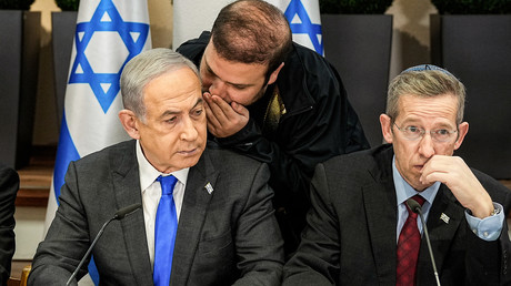 Benjamin Netanyahou lors d'une réunion à son cabinet le 24 décembre 2023 (image d'illustration).