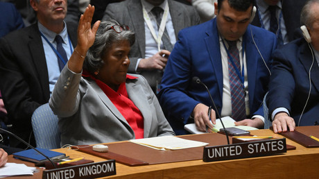 La représentante des États-Unis au Conseil de sécurité, Linda Thomas-Greenfield, s'abstient face à la résolution appelant à un cessez-le-feu à Gaza.
