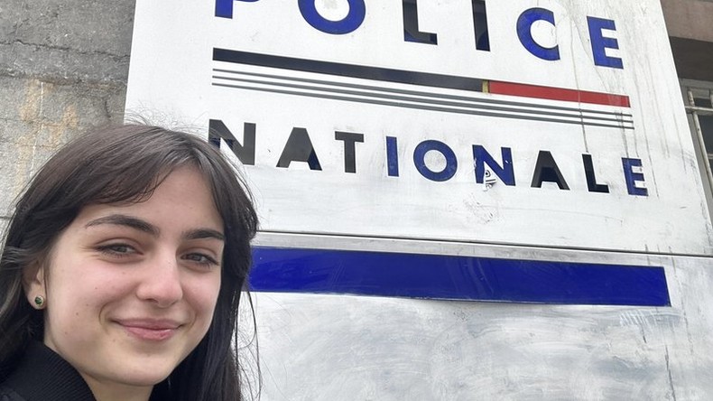 Militante féministe identitaire en garde à vue : la droite française s'insurge