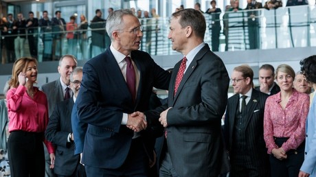 Le secrétaire général de l'OTAN Jens Stoltenberg et le ministre polonais des Affaires étrangères, le 4 avril au siège de l'Alliance à Bruxelles.