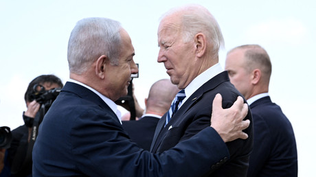Joe Biden à son arrivée à Tel-Aviv le 18 octobre 2023 avec le Premier ministre Benjamin Netanyahou (image d'illustration).