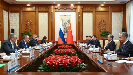 Lavrov en Chine : selon Wang Yi, la coopération entre Pékin et Moscou contribue à la paix mondiale