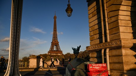 «Nettoyage social» : l'État français accusé de vouloir vider Paris de ses pauvres pour les JO