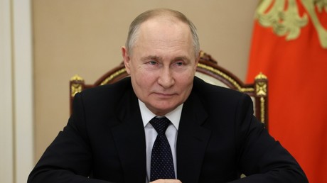 Réunion de travail de Vladimir Poutine avec le gouverneur de Crimée