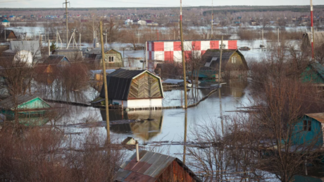 Inondations en Russie : le niveau du fleuve Tobol monte dans la région de Tioumen, les évacuations se préparent