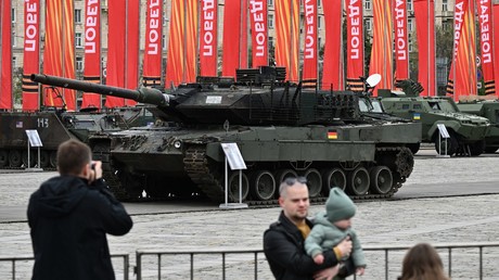 Ukraine : l’échec des chars Abrams et Leopard occidentaux, retirés du front ou exposés en trophées à Moscou