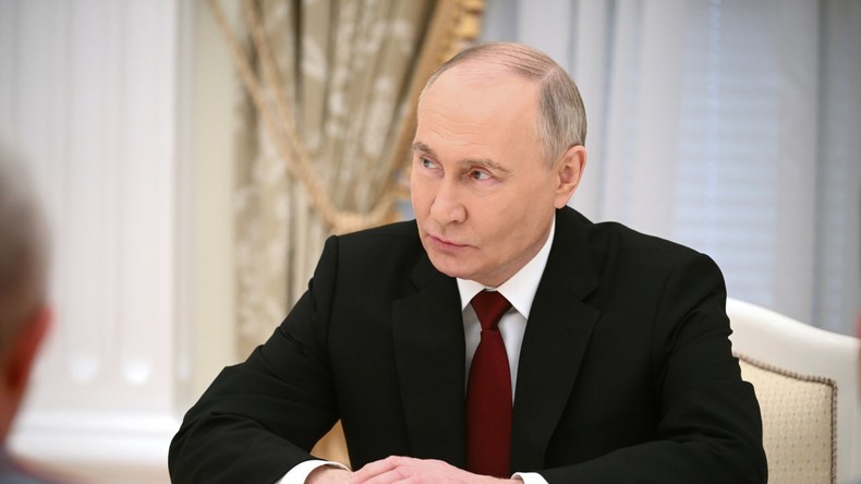 EN DIRECT : Vladimir Poutine s'entretient avec le président du Laos