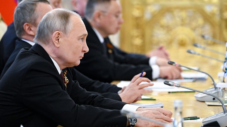 EN DIRECT : Vladimir Poutine s'entretient avec le président de la Guinée-Bissau