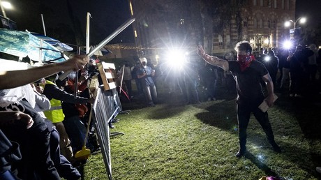 Californie : violents affrontements entre militants pro-palestiniens et contre-manifestants sur le campus d’UCLA