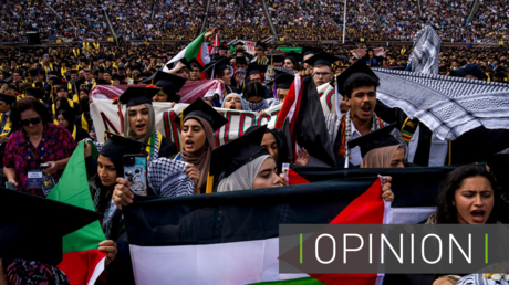 Un groupe d’étudiants pro-palestiniens de l'Université du Michigan manifestent lors d’une cérémonie de remise de diplômes, au stade du Michigan, à Ann Arbor, le 4 mai 2024 (photo d’illustration).