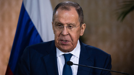 BRICS : les portes sont ouvertes à ceux qui respectent «l’égalité souveraine des États», annonce Lavrov