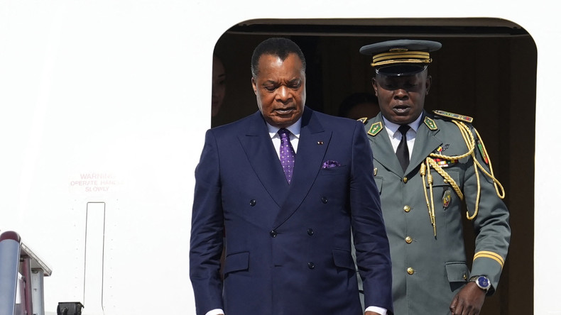 EN DIRECT : Le président congolais dépose des fleurs sur la tombe du Soldat inconnu à Moscou