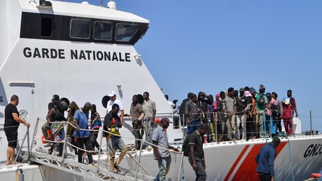 Migration clandestine en Tunisie : huit personnes arrêtées pour traite d’êtres humains et financement illicite