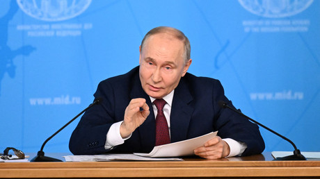Conflit en Ukraine : Poutine appelle à tourner une «page tragique de l’histoire»