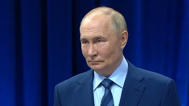 EN DIRECT : Vladimir Poutine rencontre le personnel du forum-exposition international « Russie »