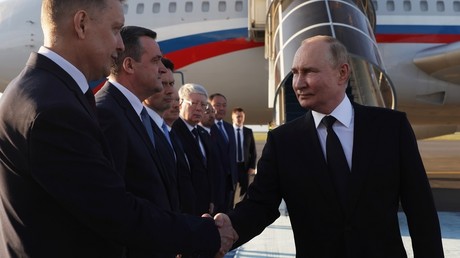 Poutine et les chefs d'État de l'Organisation de coopération de Shanghai se réunissent à Astana