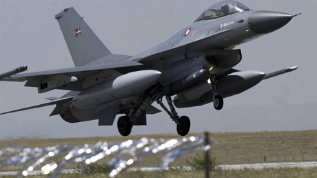 Ukraine : le transfert des F-16 «est en cours», assure Washington