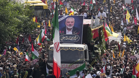 Téhéran organise les funérailles d'Ismaïl Haniyeh, son cercueil défile dans les rues