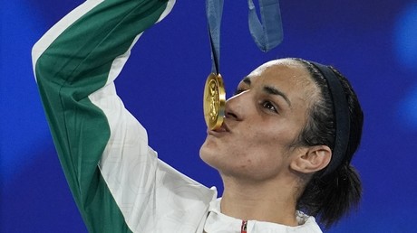 «La réponse a toujours été sur le ring» : la boxeuse algérienne Imane Khelif remporte l'or olympique