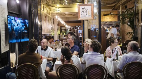 Baisse d’activité dans les commerces, les musées et la restauration en France: le revers de la médaille olympique