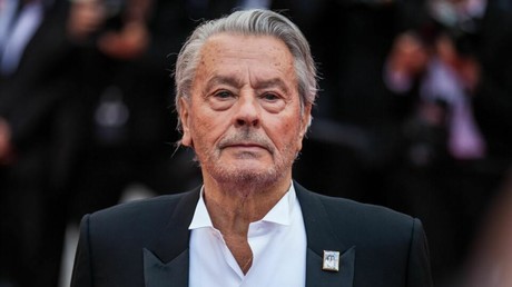 La légende du cinéma français Alain Delon décède à 88 ans