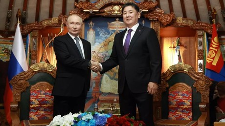 Vladimir Poutine s’entretient avec le président de la Mongolie à Oulan-Bator