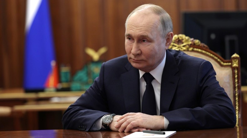 Le président russe Vladimir Poutine rencontre Sergueï Tsivilev