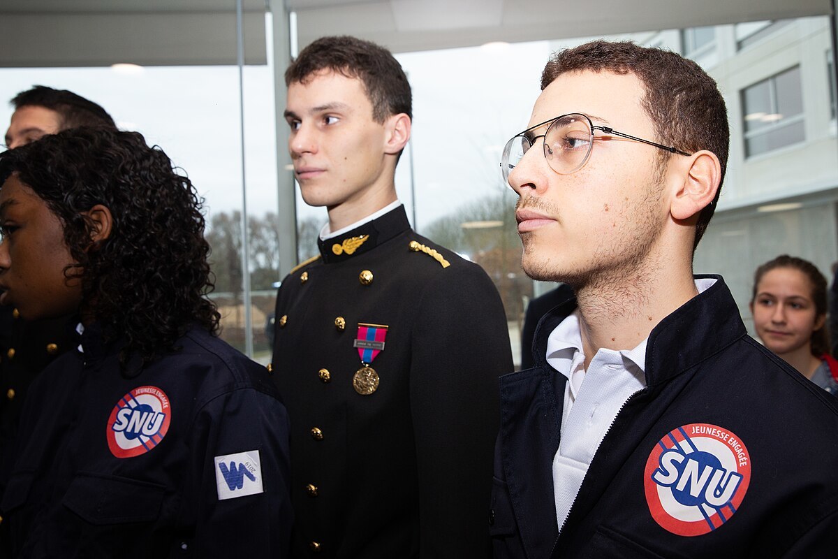Le Service National Universel d’Emmanuel Macron bientôt aux oubliettes ?