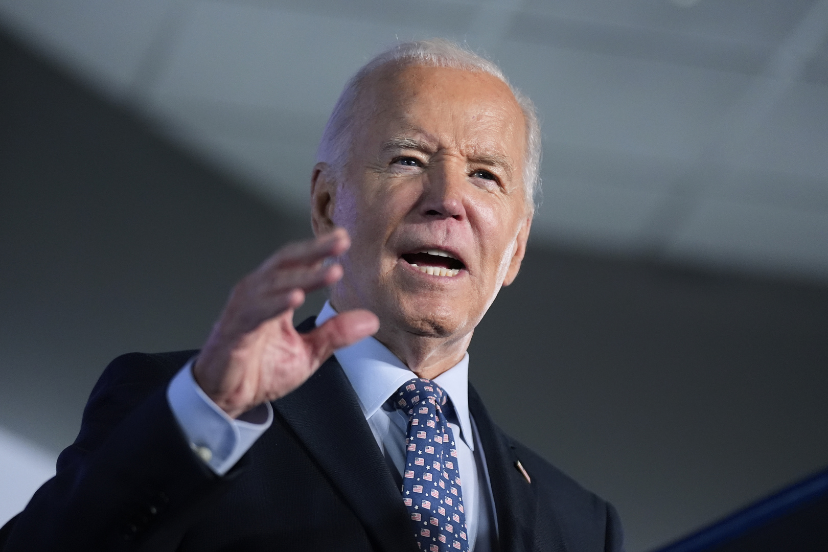 «C'est le genre de gars à qui on a envie de botter les fesses», lance Biden à l'attention de Trump