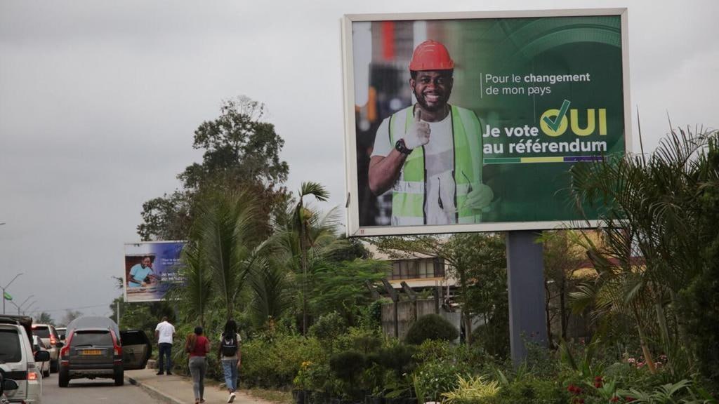 Référendum constitutionnel au Gabon : les électeurs aux urnes sous couvre-feu