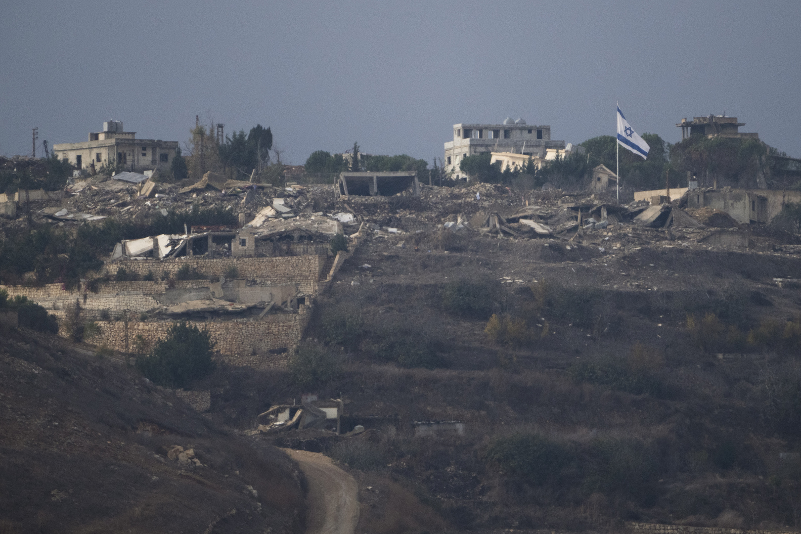 Conflit au Proche-Orient : l'armée israélienne installe une batterie d'artillerie au Sud-Liban