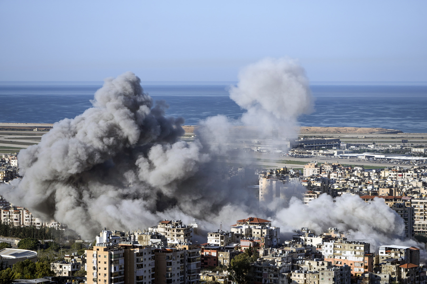 Beyrouth de nouveau sous les bombes israéliennes, le Hezbollah frappe en profondeur