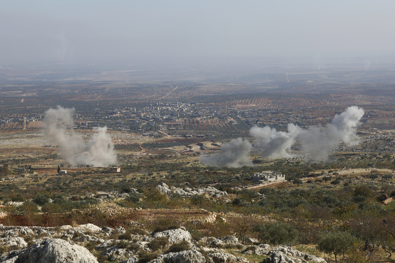 Affrontements entre les forces syriennes et les djihadistes à Alep et Idlib, des dizaines de morts