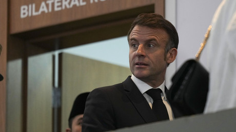 Motion de censure en France : «Si le pays se bloque, le départ du président s’imposera à lui», estime un cadre du RN