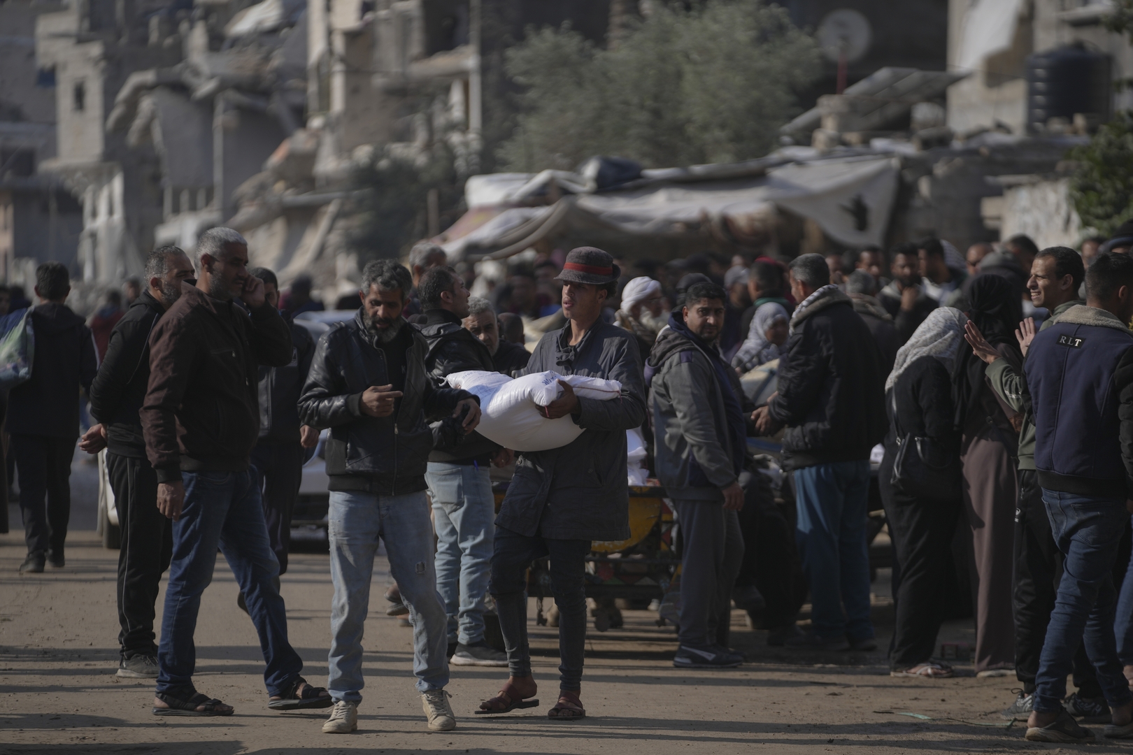 Frappes israéliennes sur Gaza: des dizaines de morts, dont un journaliste d'Al-Jazeera