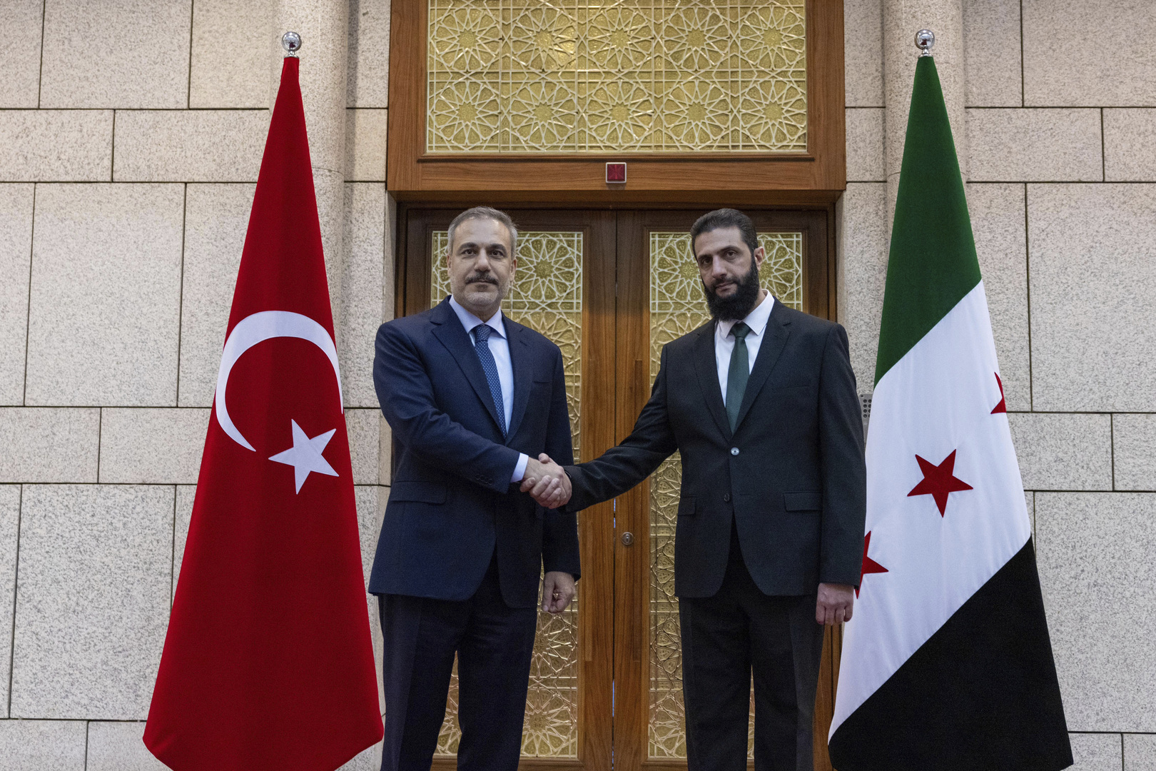 Le chef de la diplomatie turque en Syrie pour renforcer les liens avec les nouveaux maîtres de Damas