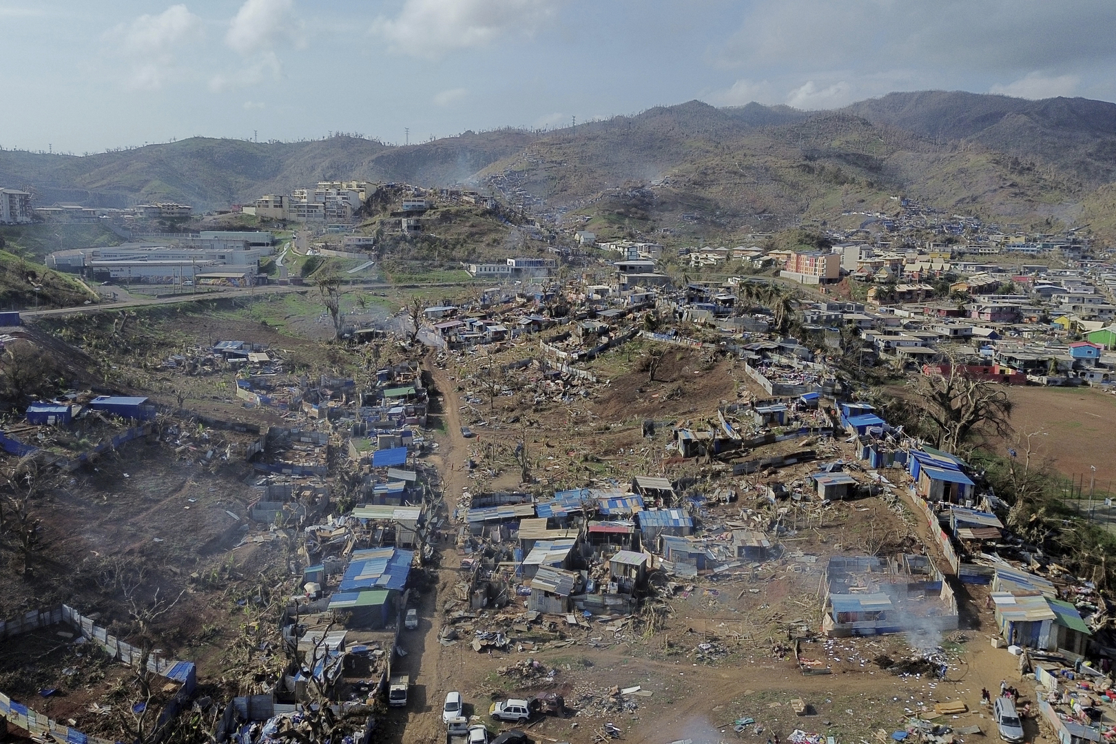 Mayotte : le bilan s'alourdit et les critiques pleuvent sur l'exécutif