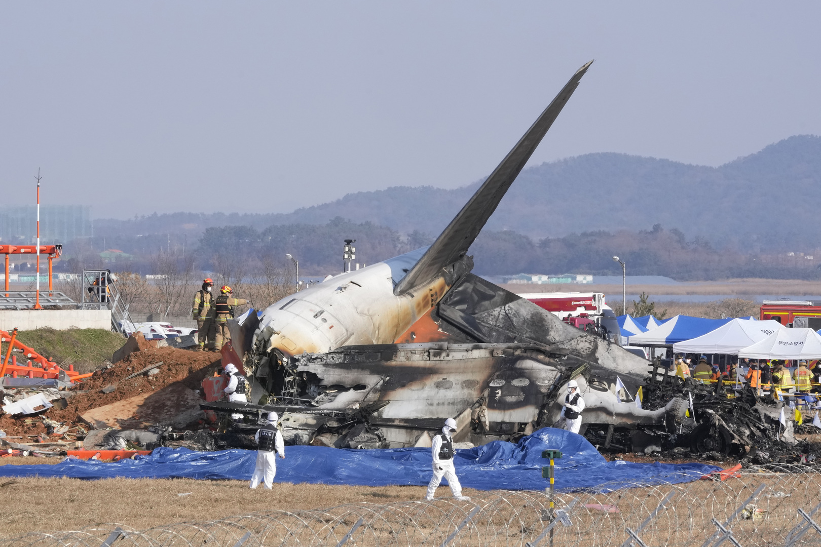 Corée du Sud : un avion de ligne s'écrase à l'atterrissage, au moins 124 morts