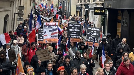 France : manifestation à Paris contre le soutien financier et militaire à l’Ukraine (VIDÉOS)