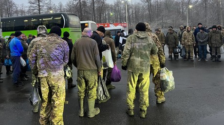 Échange de prisonniers : 150 militaires russes ont été libérés, a annoncé l'armée russe