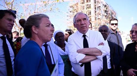 Mayotte : François Bayrou présente son plan, Elisabeth Borne en plein naufrage