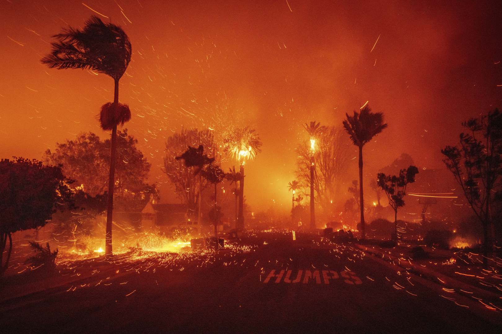 Incendies en Californie : des flammes incontrôlables ravagent Los Angeles