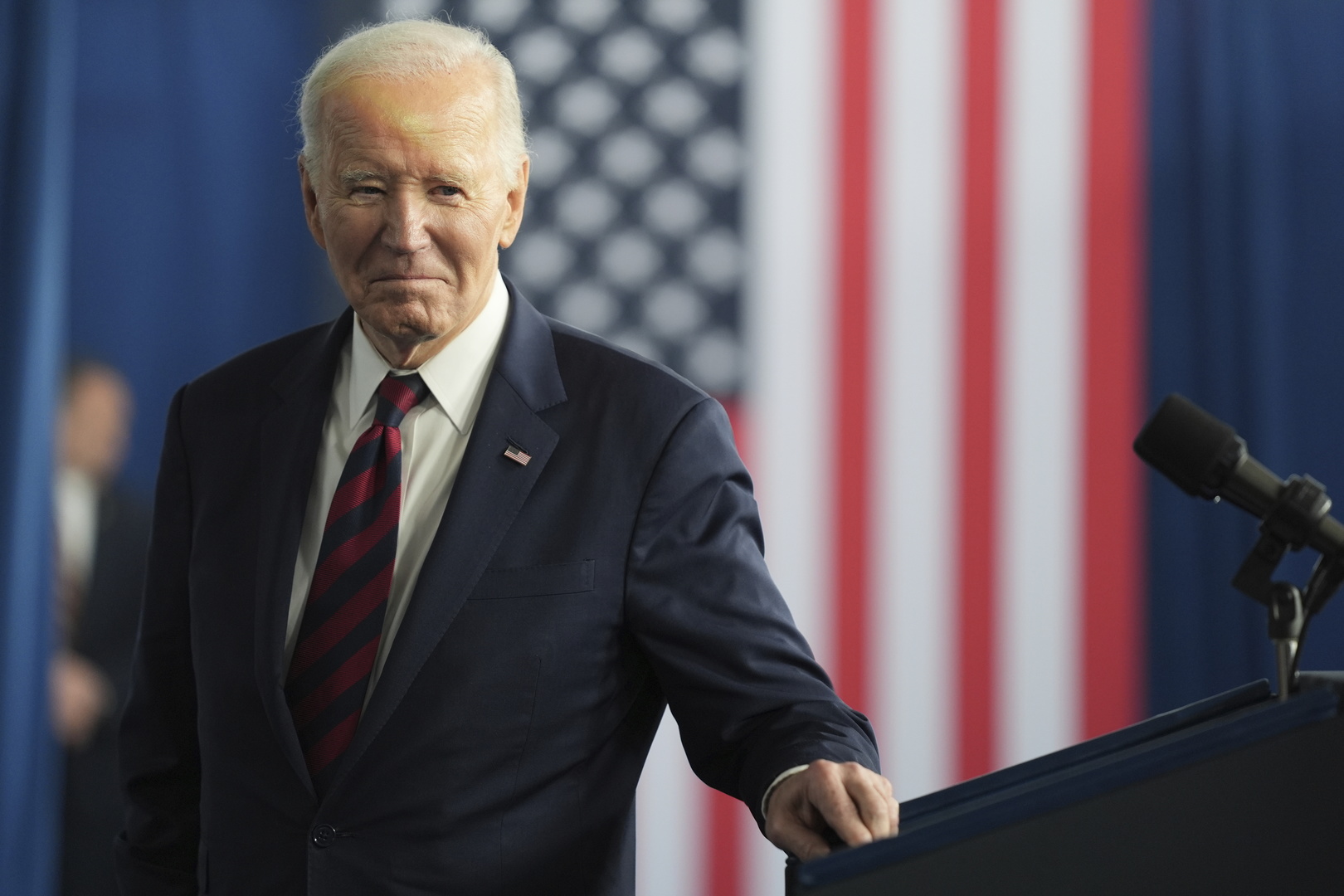 «Il l'a fait pendant mon discours» : Trump fustige les grâces de dernière minutes accordées par Biden