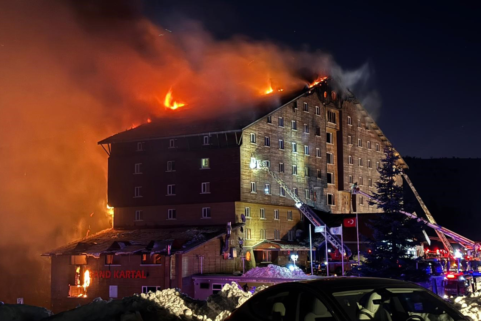 Turquie : 10 morts et 32 blessés lors d'un incendie dans une station de ski