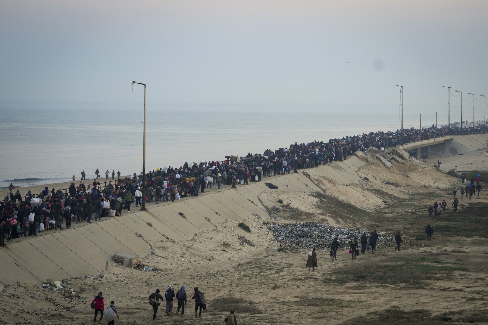 Déplacer les Gazaouis: la proposition de Trump fait un tollé dans la région