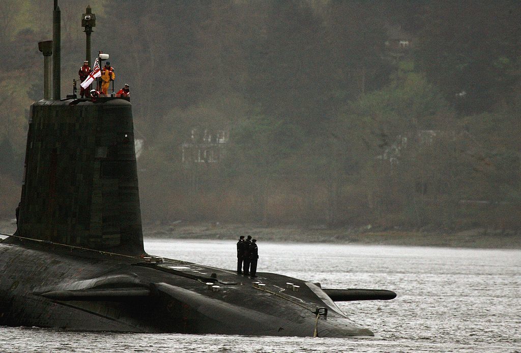 La marine britannique, qui a pris un pet de baleine pour un sous-marin russe, moquée sur internet