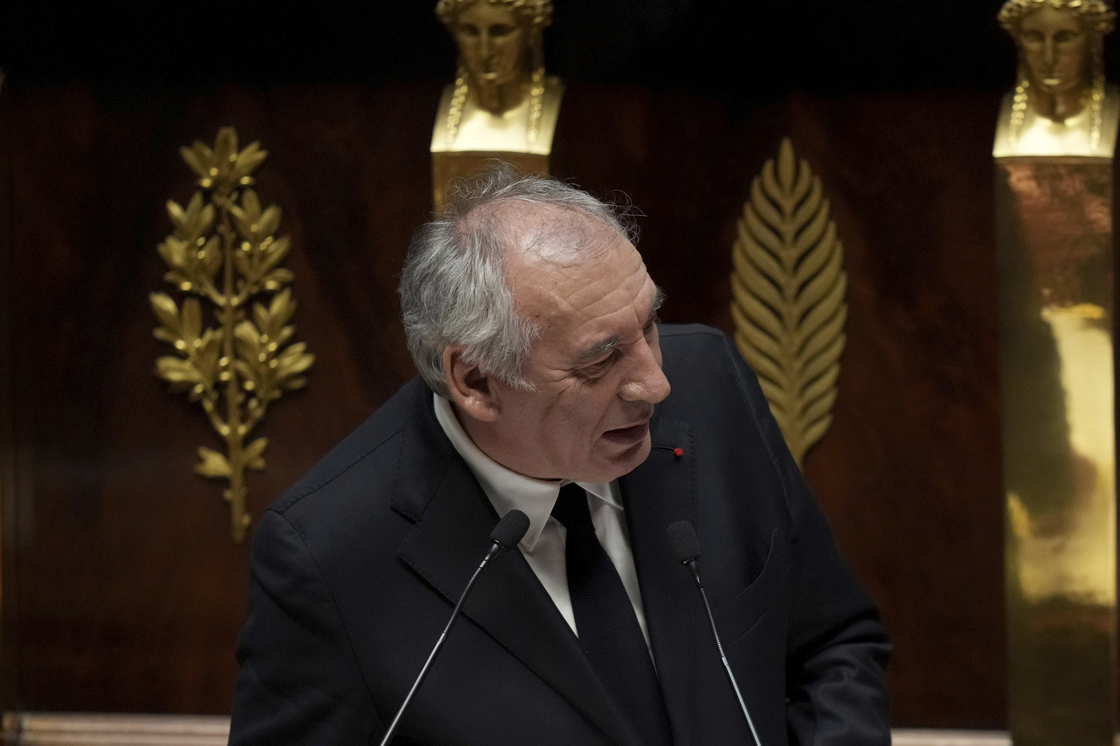 «Xénophobe», «il n'a rien annoncé» : les critiques fusent contre François Bayrou, à droite, à gauche et au centre