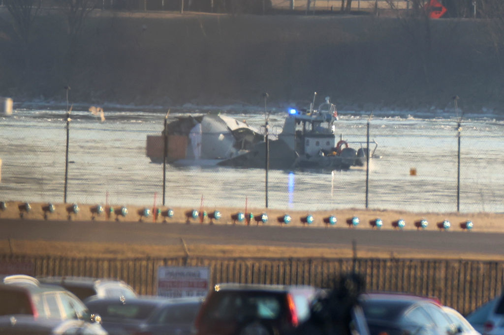 Crash à Washington : «nous ne pensons pas qu’il y ait de survivants», déclare le chef des pompiers